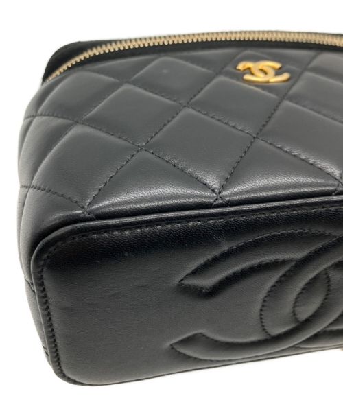 CHANEL（シャネル）CHANEL (シャネル) マトラッセバニティーバッグ ブラック サイズ:16の古着・服飾アイテム
