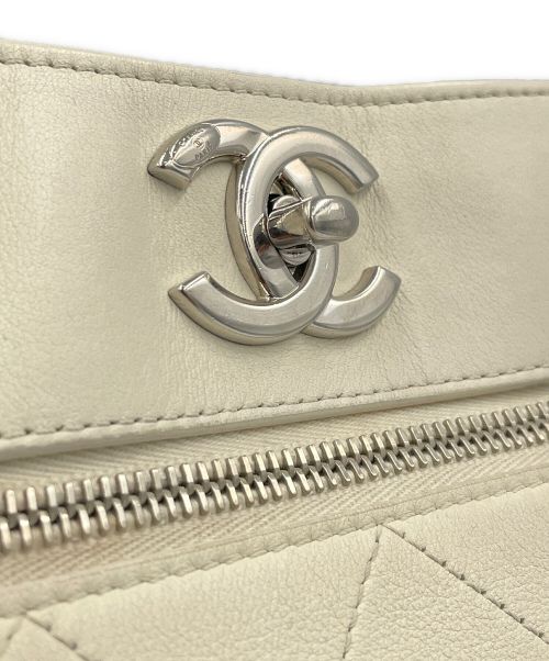 CHANEL（シャネル）CHANEL (シャネル) ショルダーバッグ ホワイトの古着・服飾アイテム