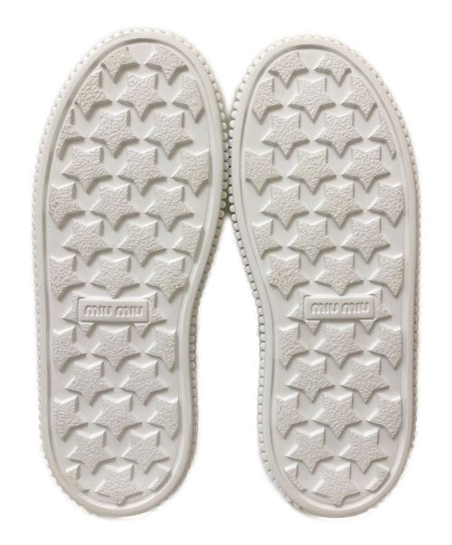 MIU MIU（ミュウミュウ）MIU MIU (ミュウミュウ) フラットフォームローカットスニーカー ホワイト サイズ:37の古着・服飾アイテム