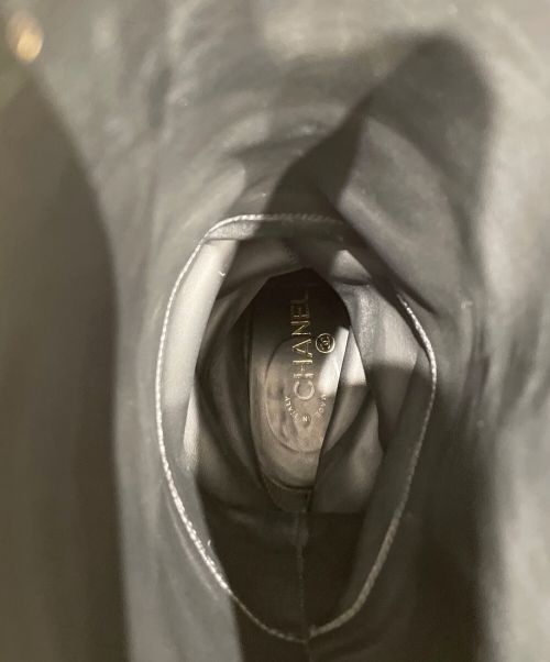 CHANEL（シャネル）CHANEL (シャネル) ココマーク チェーンレザー ロングブーツ ブラック サイズ:35の古着・服飾アイテム