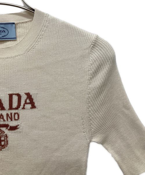 PRADA（プラダ）PRADA (プラダ) ロゴ入りシルク クルーネックセーター アイボリー サイズ:38の古着・服飾アイテム