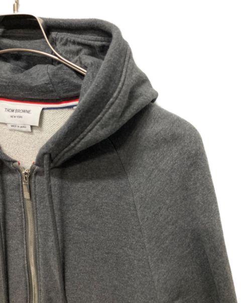 THOM BROWNE. NEW YORK（トムブラウン ニューヨーク）THOM BROWNE. NEW YORK (トムブラウンニューヨーク) CLASSIC FULL ZIP HOODIE4BAR ジップアップ フーディー ダークグレー サイズ:5の古着・服飾アイテム