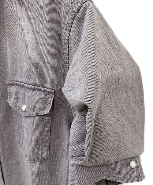 sacai（サカイ）sacai (サカイ) ショートスリーブデニムシャツ グレー サイズ:3 未使用品の古着・服飾アイテム