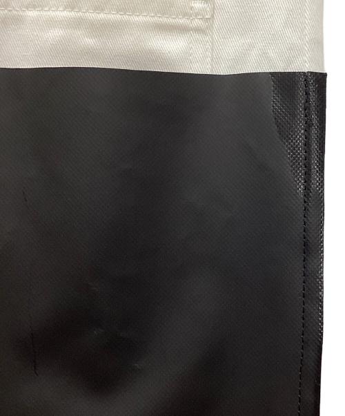 BLACK COMME des GARCONS（ブラックコムデギャルソン）BLACK COMME des GARCONS (ブラックコムデギャルソン) リビルド樹脂ポケットコットンツイルエンジニアコート ホワイト サイズ:Sの古着・服飾アイテム