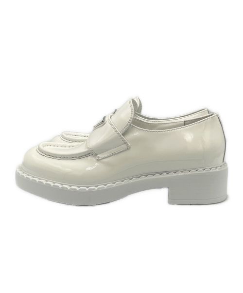 PRADA（プラダ）PRADA (プラダ) チョコレートブラッシュドレザーローファー ホワイト サイズ:37 未使用品の古着・服飾アイテム