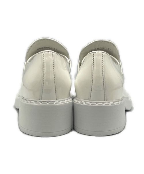 PRADA（プラダ）PRADA (プラダ) チョコレートブラッシュドレザーローファー ホワイト サイズ:37 未使用品の古着・服飾アイテム