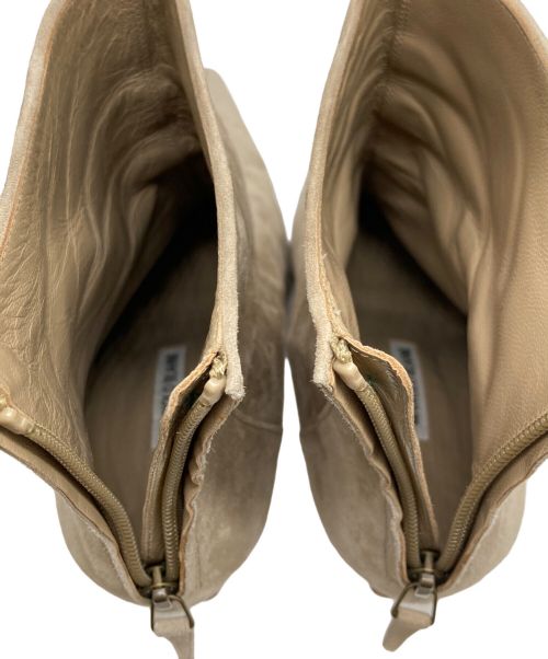 Manolo Blahnik（マノロブラニク）Manolo Blahnik (マノロブラニク) ヒールブーティ ベージュ サイズ:39の古着・服飾アイテム