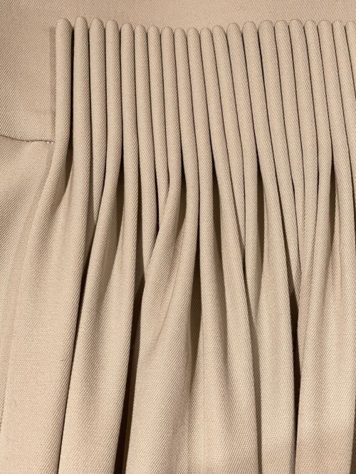 HERMES（エルメス）HERMES (エルメス) フレアプリーツスカート ベージュ サイズ:34の古着・服飾アイテム