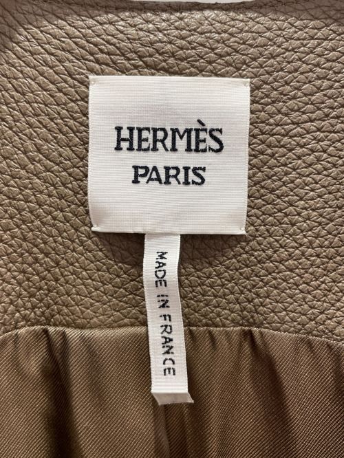 HERMES（エルメス）HERMES (エルメス) Seellier button leather dress エトゥープ サイズ:38の古着・服飾アイテム