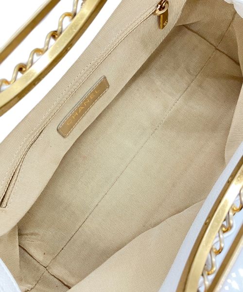 CHANEL（シャネル）CHANEL (シャネル) マトラッセチェーントートバッグ ホワイトの古着・服飾アイテム