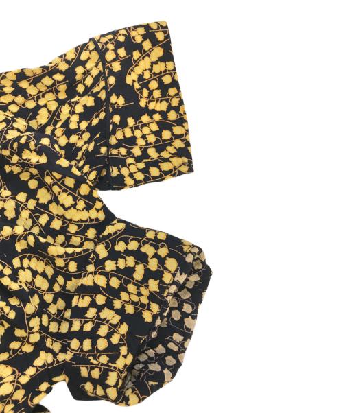 GANNI（ガニー）GANNI (ガニー) ゴールドストーン花柄プリントクレープラップドレス イエロー×ブラック サイズ:34の古着・服飾アイテム