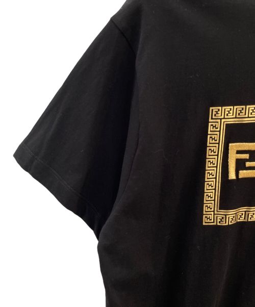 FENDI×VERSACE（フェンディ×ベルサーチ）FENDI×VERSACE (フェンディ×ベルサーチ) ロゴカットソー ブラック×ゴールド サイズ:Sの古着・服飾アイテム