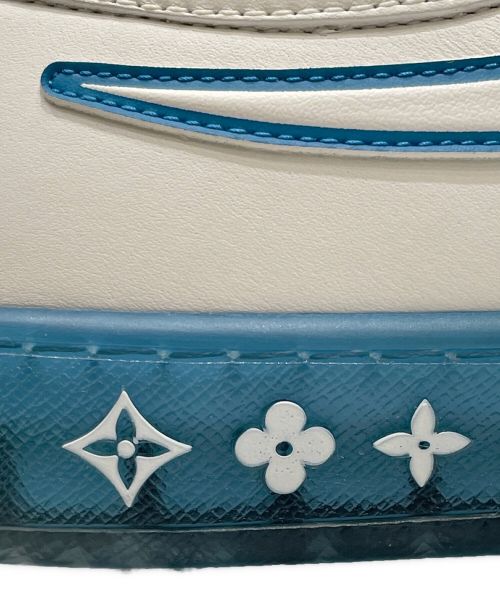 LOUIS VUITTON（ルイ ヴィトン）LOUIS VUITTON (ルイ ヴィトン) ルクセンブルグサモトラケライン スニーカー ホワイト×スカイブルー サイズ:8 1/2 未使用品の古着・服飾アイテム
