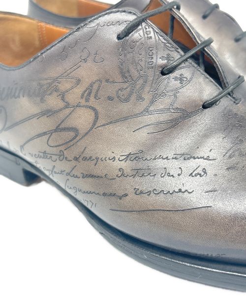 Berluti（ベルルッティ）Berluti (ベルルッティ) アレッサンドロ カリグラフィ プレーントゥシューズ ブラウン サイズ:8の古着・服飾アイテム