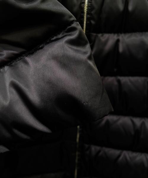 PRADA（プラダ）PRADA (プラダ) ナイロン ファー付ダウンコート ブラック サイズ:38の古着・服飾アイテム