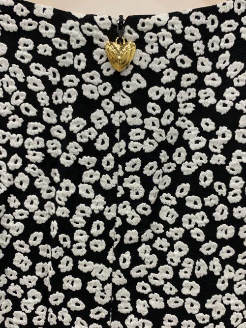 ESCADA（エスカーダ）ESCADA (エスカーダ) 総柄ハーフスリーブワンピース ブラック×ホワイト サイズ:32の古着・服飾アイテム