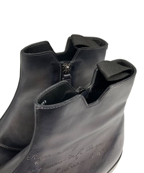 Berluti（ベルルッティ）Berluti (ベルルッティ) カリグラフィ デムジュール サイドジップブーツ ネイビー サイズ:8の古着・服飾アイテム