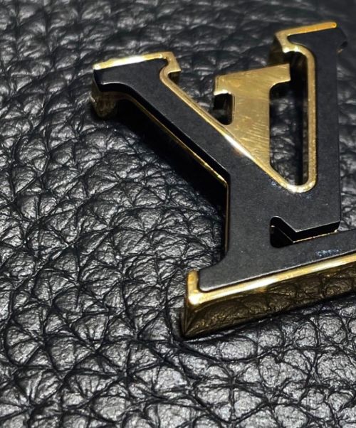 LOUIS VUITTON（ルイ ヴィトン）LOUIS VUITTON (ルイ ヴィトン) LV ヴェルティカル ウォレット コンパクト ブラック サイズ:-の古着・服飾アイテム