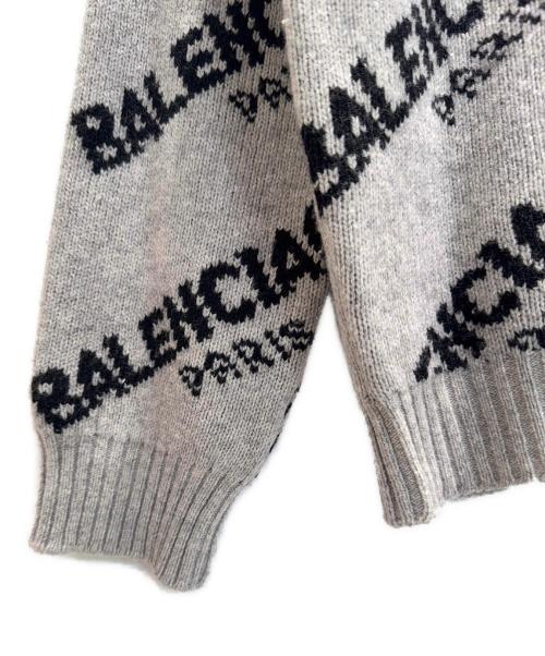 BALENCIAGA（バレンシアガ）BALENCIAGA (バレンシアガ) ジャガードロゴクルーネックニット グレー サイズ:Mの古着・服飾アイテム