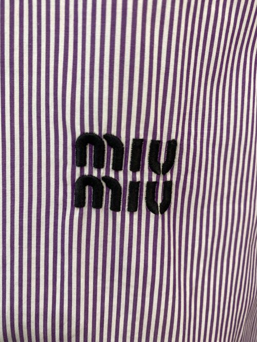 MIU MIU（ミュウミュウ）MIU MIU (ミュウミュウ) ロゴ刺繍ストライプシャツ パープル サイズ:38の古着・服飾アイテム