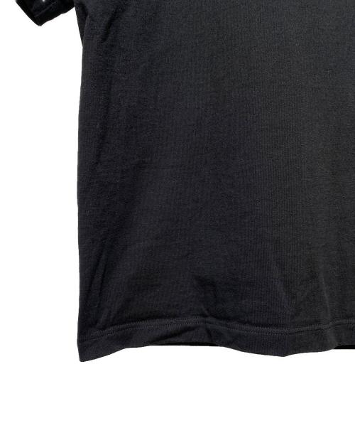 PRADA（プラダ）PRADA (プラダ) ロゴエンボスＴシャツ ブラック サイズ:Lの古着・服飾アイテム