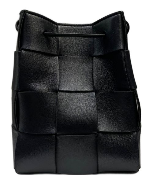 BOTTEGA VENETA（ボッテガベネタ）BOTTEGA VENETA (ボッテガベネタ) スモール カセット クロスボディバケットバッグ ブラック サイズ:スモールの古着・服飾アイテム