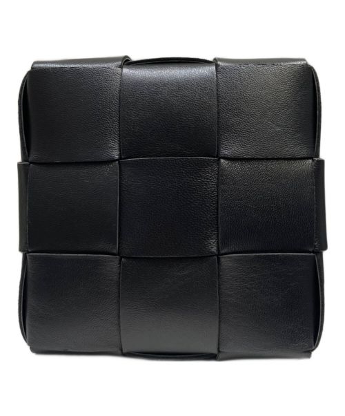 BOTTEGA VENETA（ボッテガベネタ）BOTTEGA VENETA (ボッテガベネタ) スモール カセット クロスボディバケットバッグ ブラック サイズ:スモールの古着・服飾アイテム