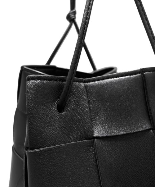BOTTEGA VENETA（ボッテガベネタ）BOTTEGA VENETA (ボッテガベネタ) スモール カセット クロスボディバケットバッグ ブラック サイズ:スモールの古着・服飾アイテム