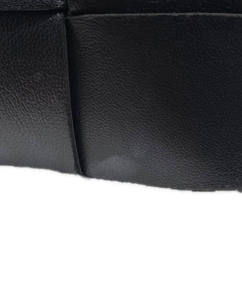 BOTTEGA VENETA（ボッテガベネタ）BOTTEGA VENETA (ボッテガベネタ) スモール カセット クロスボディバケットバッグ ブラック サイズ:スモールの古着・服飾アイテム