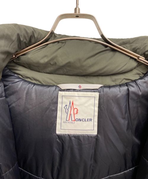 MONCLER GRENOBLE（モンクレール グルノーブル）MONCLER GRENOBLE (モンクレール グルノーブル) MONTROND/Switchable down jacket（切り換えダウンジャケット） レッド×カーキ サイズ:3の古着・服飾アイテム