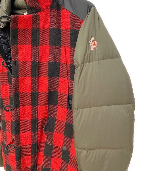 MONCLER GRENOBLE（モンクレール グルノーブル）MONCLER GRENOBLE (モンクレール グルノーブル) MONTROND/Switchable down jacket（切り換えダウンジャケット） レッド×カーキ サイズ:3の古着・服飾アイテム