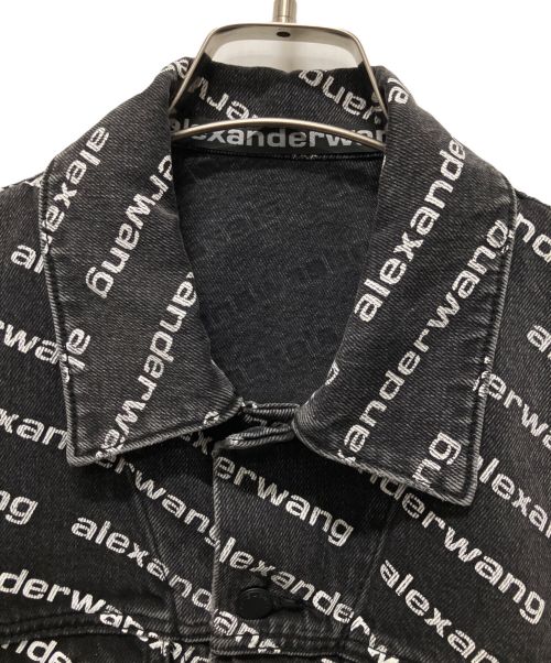 ALEXANDER WANG（アレキサンダー・ワン）ALEXANDER WANG (アレキサンダーワン) ALL OVER LOGO DENIM JACKET ブラック サイズ:XSの古着・服飾アイテム