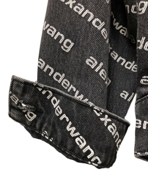ALEXANDER WANG（アレキサンダー・ワン）ALEXANDER WANG (アレキサンダーワン) ALL OVER LOGO DENIM JACKET ブラック サイズ:XSの古着・服飾アイテム