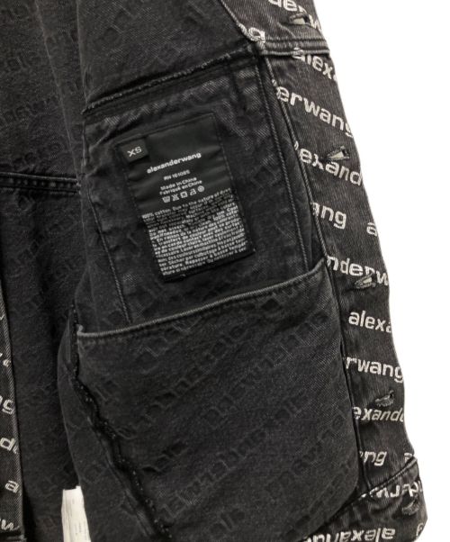 ALEXANDER WANG（アレキサンダー・ワン）ALEXANDER WANG (アレキサンダーワン) ALL OVER LOGO DENIM JACKET ブラック サイズ:XSの古着・服飾アイテム