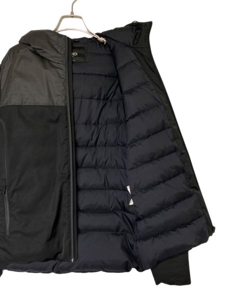 FENDI（フェンディ）FENDI (フェンディ) ズッカ柄 ダウンジャケット ブラック サイズ:48の古着・服飾アイテム
