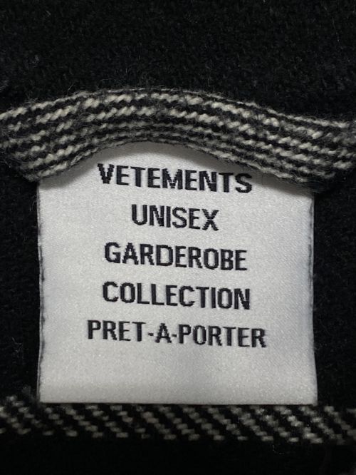 VETEMENTS（ヴェトモン）VETEMENTS (ヴェトモン) MY NAME IS FLANNEL SHIRT グレー×ホワイト サイズ:Mの古着・服飾アイテム