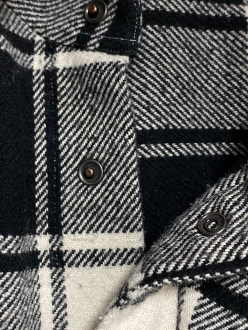 VETEMENTS（ヴェトモン）VETEMENTS (ヴェトモン) MY NAME IS FLANNEL SHIRT グレー×ホワイト サイズ:Mの古着・服飾アイテム