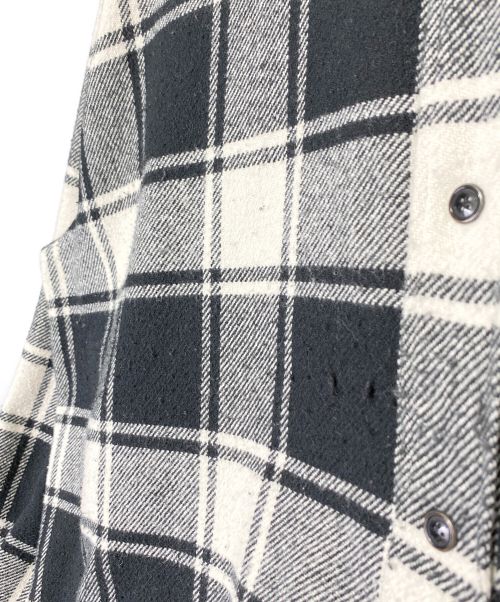 VETEMENTS（ヴェトモン）VETEMENTS (ヴェトモン) MY NAME IS FLANNEL SHIRT グレー×ホワイト サイズ:Mの古着・服飾アイテム
