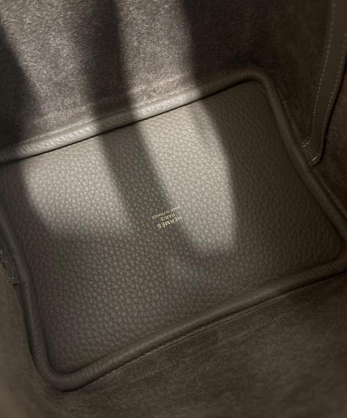 HERMES（エルメス）HERMES (エルメス) ピコタンロック PM/ゴールド金具/トリヨンクレマンス/エトゥープ/W刻印 エトゥープ×ゴールド サイズ:PM 未使用品の古着・服飾アイテム