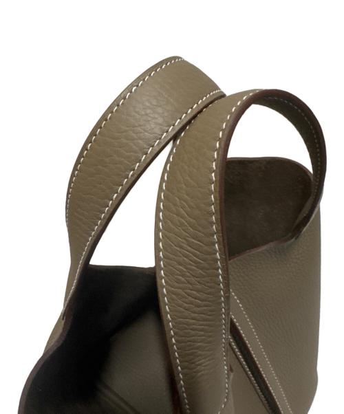 HERMES（エルメス）HERMES (エルメス) ピコタンロック PM/ゴールド金具/トリヨンクレマンス/エトゥープ/W刻印 エトゥープ×ゴールド サイズ:PM 未使用品の古着・服飾アイテム