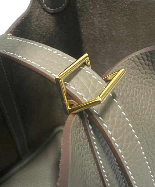 HERMES（エルメス）HERMES (エルメス) ピコタンロック PM/ゴールド金具/トリヨンクレマンス/エトゥープ/W刻印 エトゥープ×ゴールド サイズ:PM 未使用品の古着・服飾アイテム