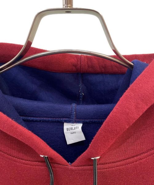 Berluti（ベルルッティ）Berluti (ベルルッティ) フロントロゴプルオーバーパーカー レッド サイズ:XLの古着・服飾アイテム