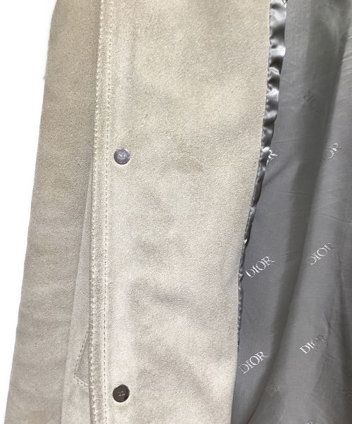 DIOR HOMME（ディオール オム）DIOR HOMME (ディオール オム) Tape logo suede leather jacket（テープロゴスウェードレザージャケット） ベージュ サイズ:44の古着・服飾アイテム