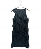 CHANELシャネル）の古着「ロゴノースリーブシルクワンピース」｜ブラック