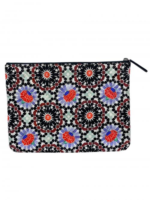 CHANEL（シャネル）CHANEL (シャネル) キルティングクラッチバッグ ブラック×マルチカラーの古着・服飾アイテム