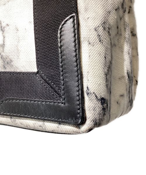 BALENCIAGA（バレンシアガ）BALENCIAGA (バレンシアガ) カバスS ホワイト×ブラック サイズ:Sの古着・服飾アイテム