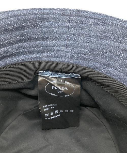 PRADA（プラダ）PRADA (プラダ) 三角ロゴデニムバケットハット ネイビー サイズ:Mの古着・服飾アイテム