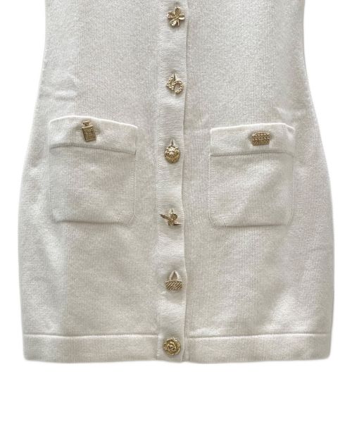 CHANEL（シャネル）CHANEL (シャネル) モチーフボタンカシミヤニットワンピース アイボリー サイズ:34の古着・服飾アイテム