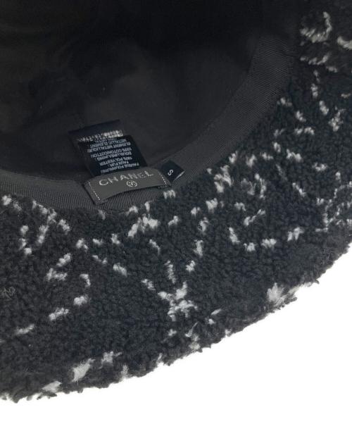 CHANEL（シャネル）CHANEL (シャネル) CC Logo Bucket Hat Black/ココマークプレート付 ボア バケットハット ブラック サイズ:Sの古着・服飾アイテム