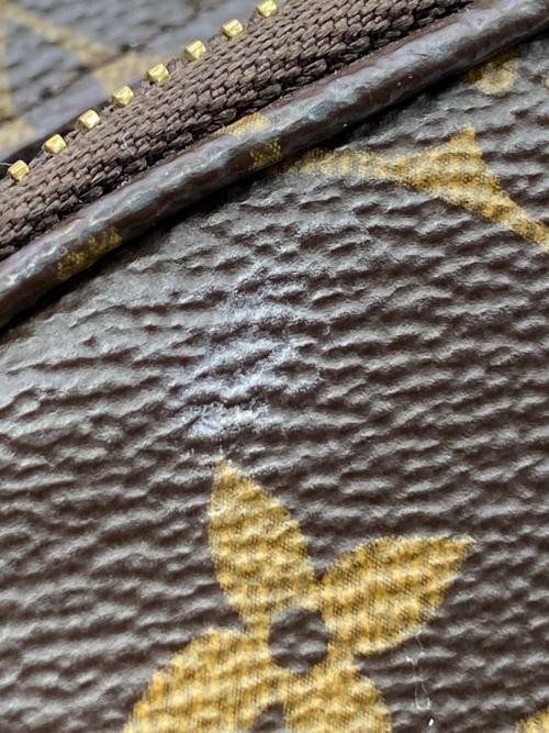 LOUIS VUITTON（ルイ ヴィトン）LOUIS VUITTON (ルイ ヴィトン) ユーティリティー・クロスボディ/ショルダーバッグ ブラウン×アイボリー サイズ:-の古着・服飾アイテム